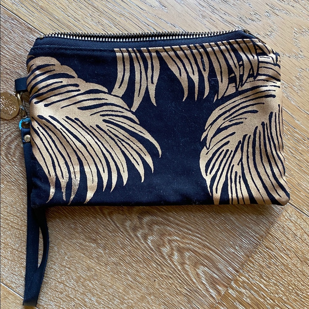 Maui Black/Gold Zip Zip Purse with Hawaiian print